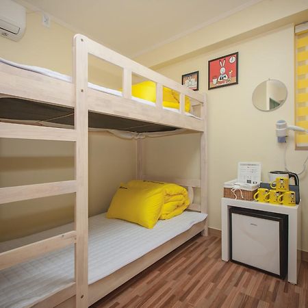 24 Guesthouse Haeundae Premier Пусан Стая снимка