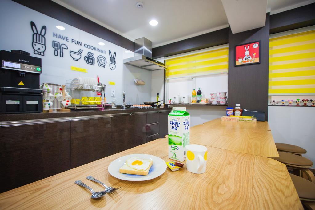 24 Guesthouse Haeundae Premier Пусан Екстериор снимка